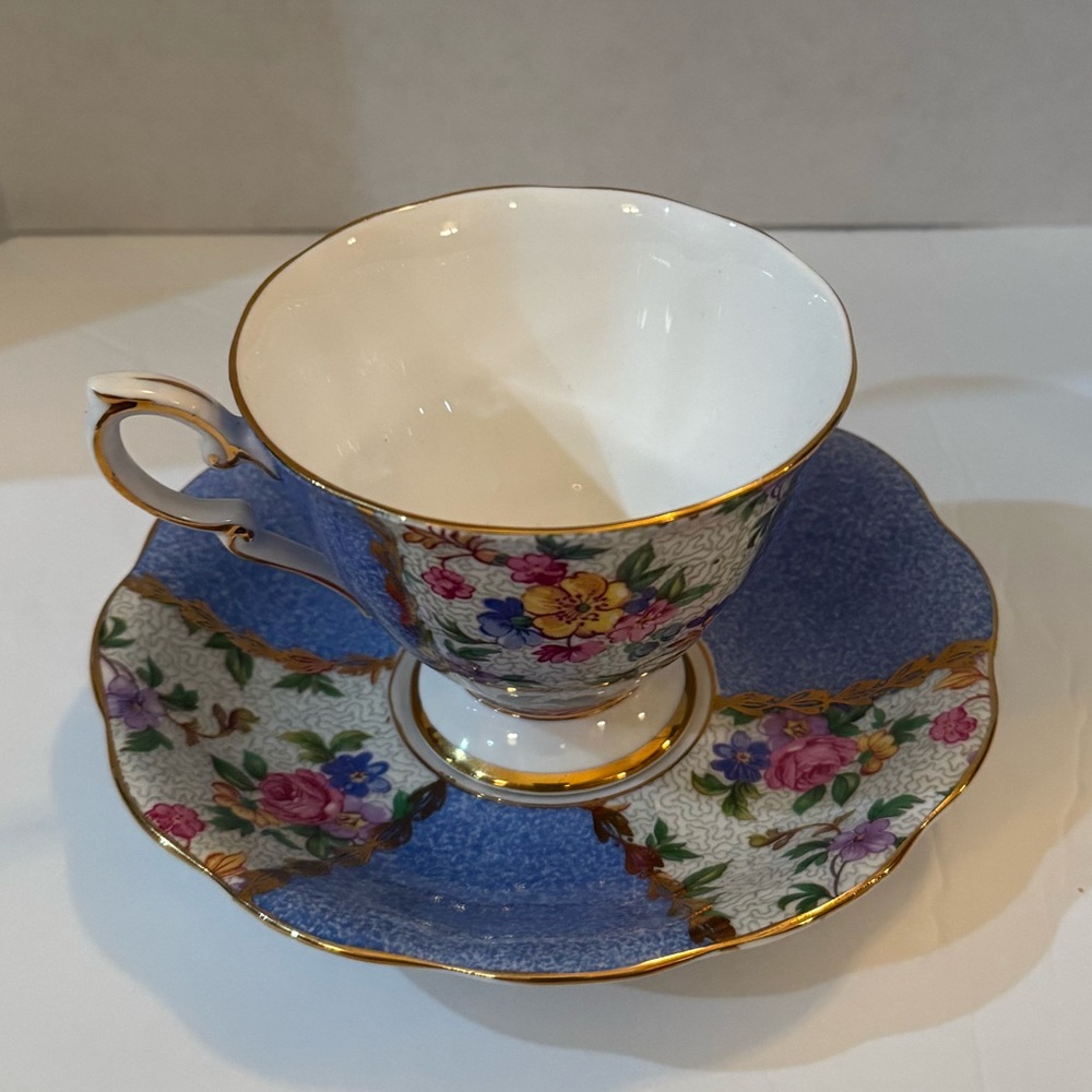 Royal Standard Fine Bone Vintage China Teacup & Saucer Set